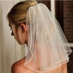 🆕 Luxurious Short Bridal Veil with Simulated Pearls & Soft Netting 💍✨
